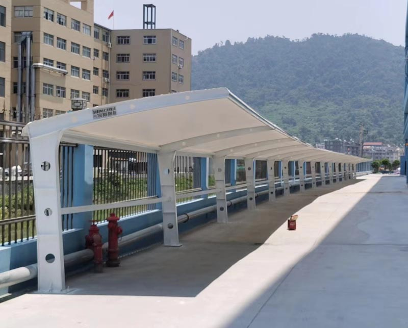 膜結構停車棚